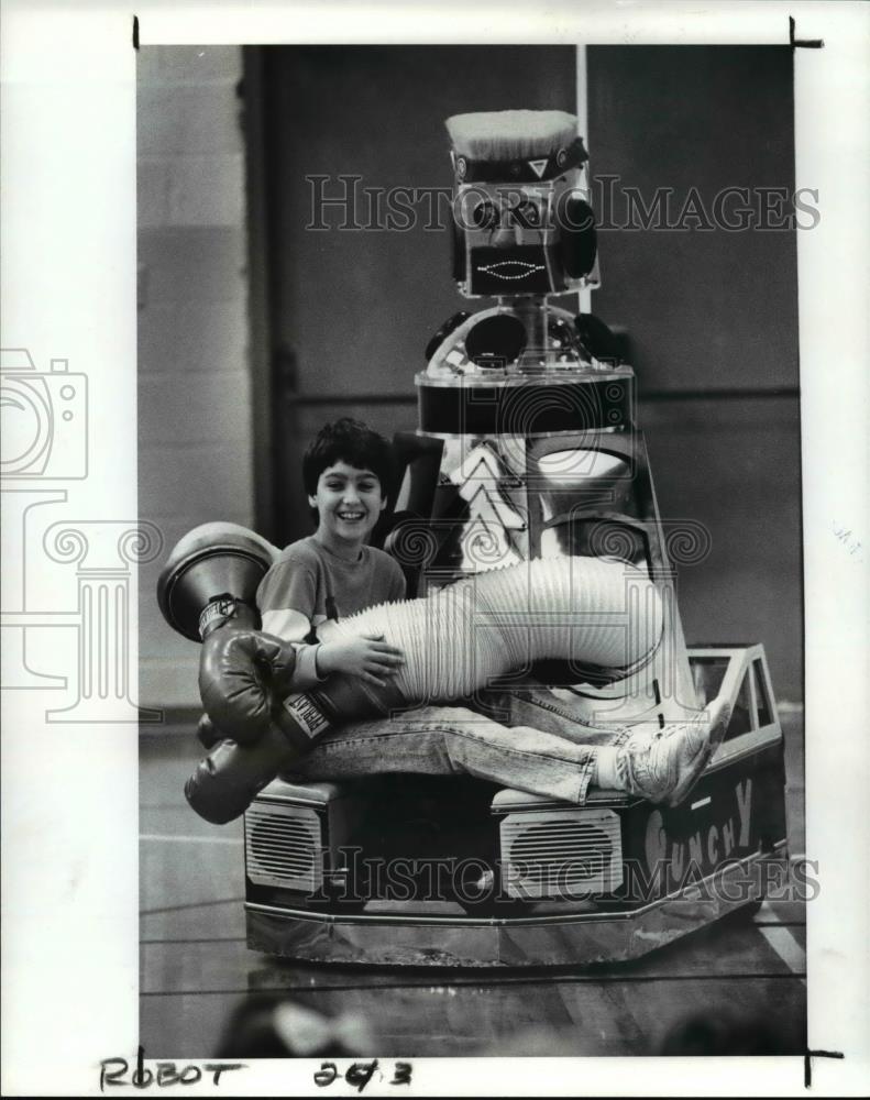 1989 Press Photo David Cooper rides a Punchy Robot - cva76390 - Historic Images