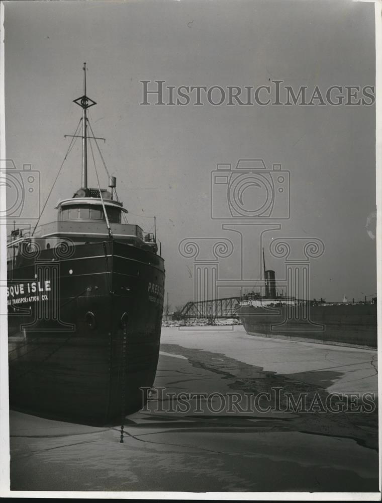 1942 Press Photo Ice on Cuyahoga River just north of Old Main Ave. Bridge - Historic Images