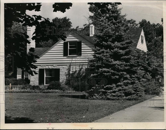 1966 Press Photo A Cleveland Ohio resuidential home on Lake road - nee86439 - Historic Images