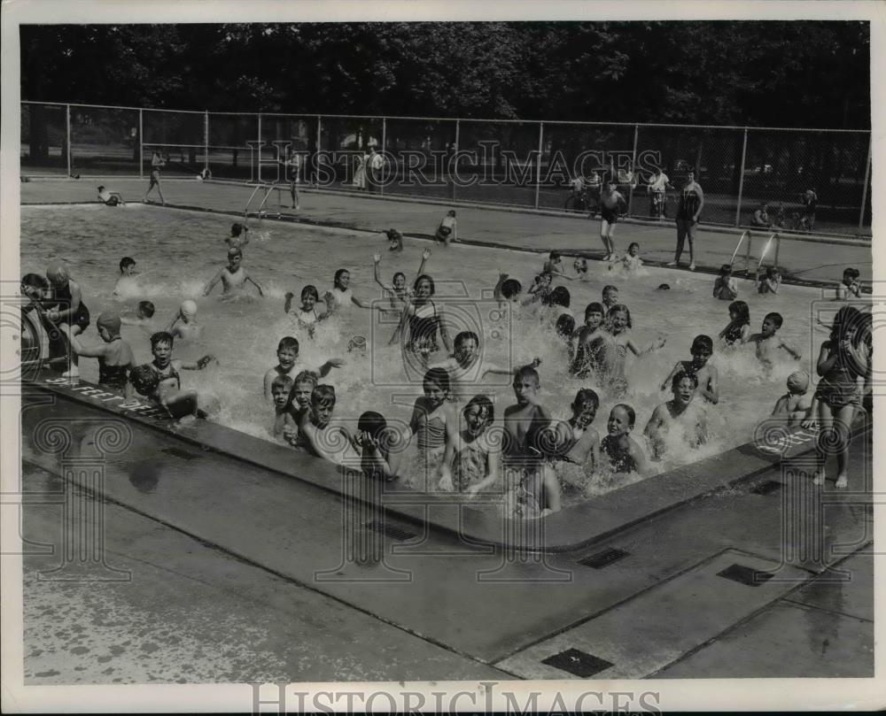 1954 Press Photo Children Swimming At Lincoln Pool - nee85405 - Historic Images