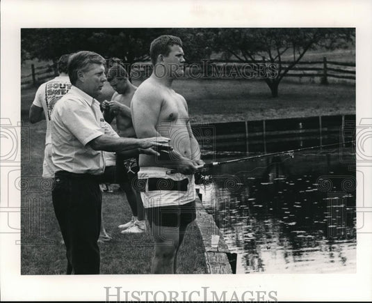 1991 Press Photo Soviet wrestler Darrell Hill & Russian wrestle Andrey Kashapov - Historic Images