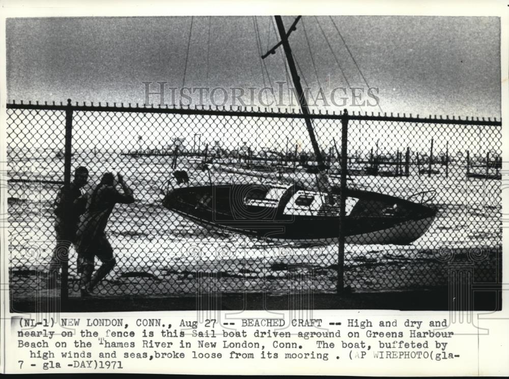 1971 Wire Photo Beached craft at Thames River in New London, Conn. - cvw09414 - Historic Images