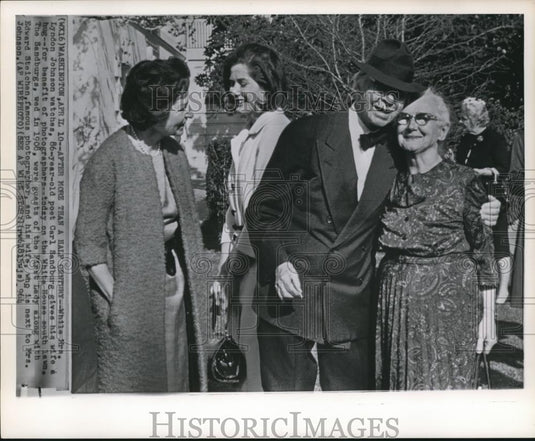 1964 Wire Photo Mrs. Lyndon Johnson with poet Carl Sandburg - cvw06189 - Historic Images