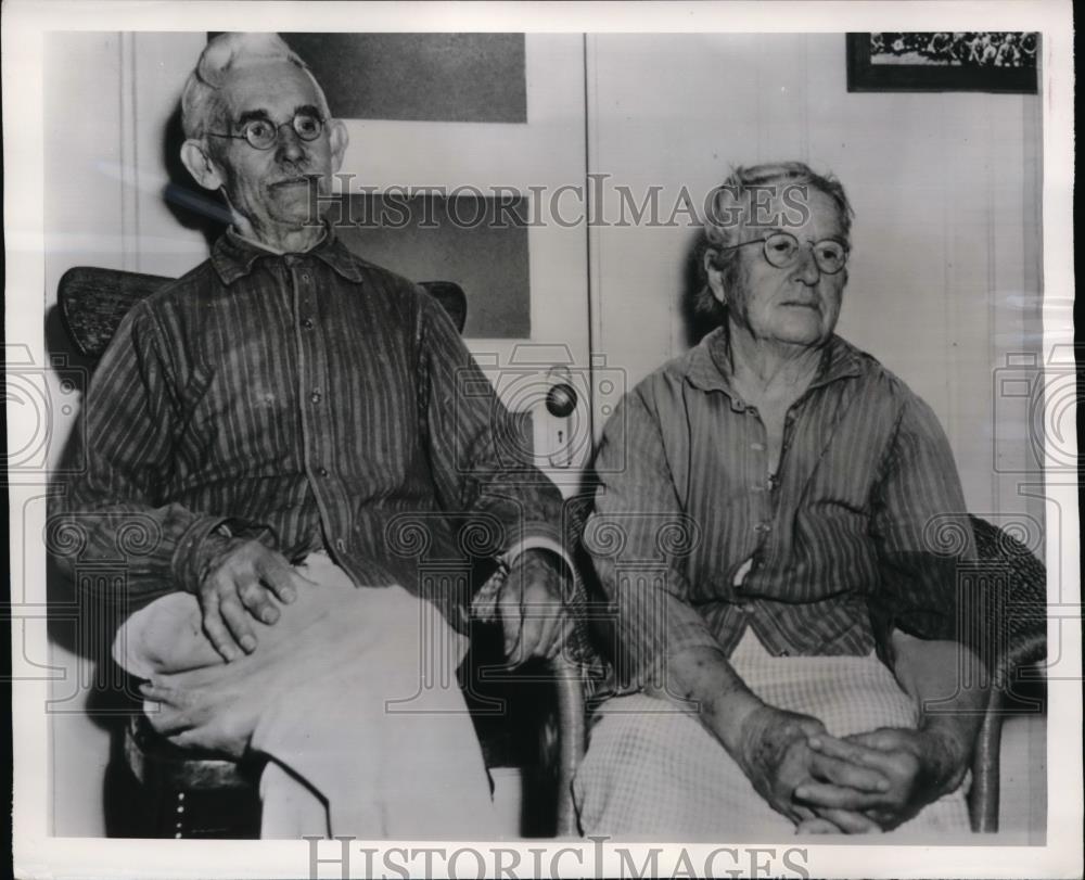 1950 Press Photo Mr &amp; Mrs William Hagedorn Lockhart TX at court for mule killing - Historic Images