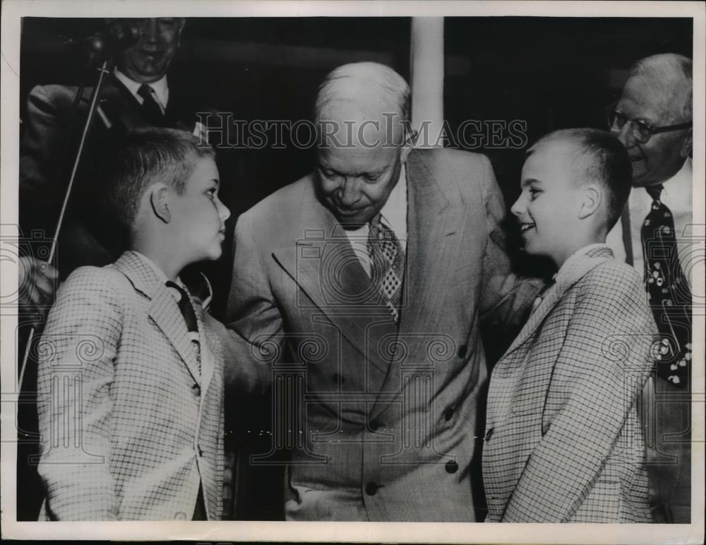 1952 Press Photo Dwight Eisenhower, PA Governor's sons Don & Jack Fine - Historic Images