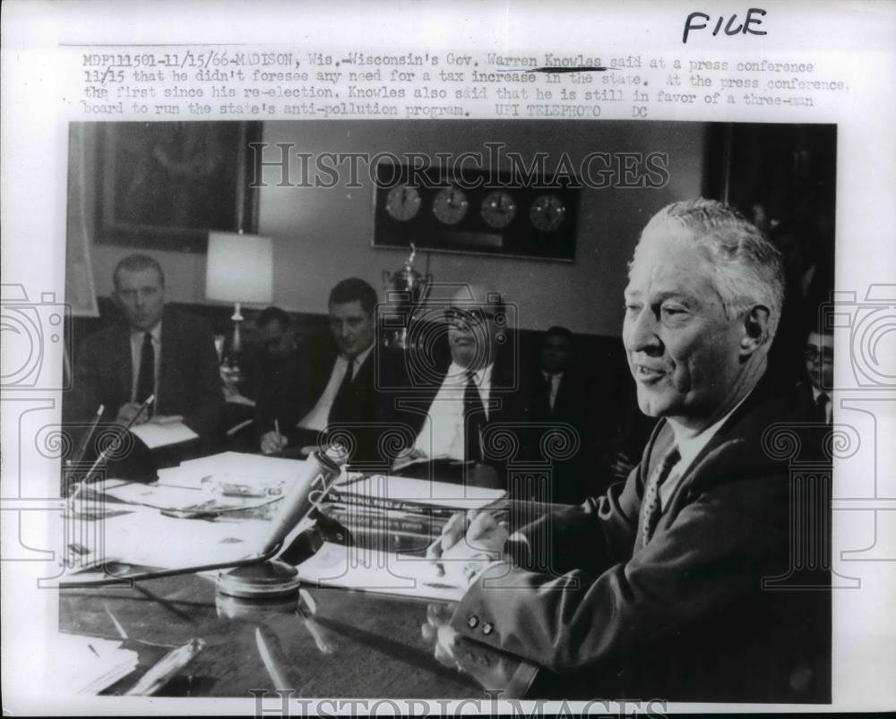 1966 Press Photo Gov. Warren Knowls of Wisconsin at Press Conference. - Historic Images