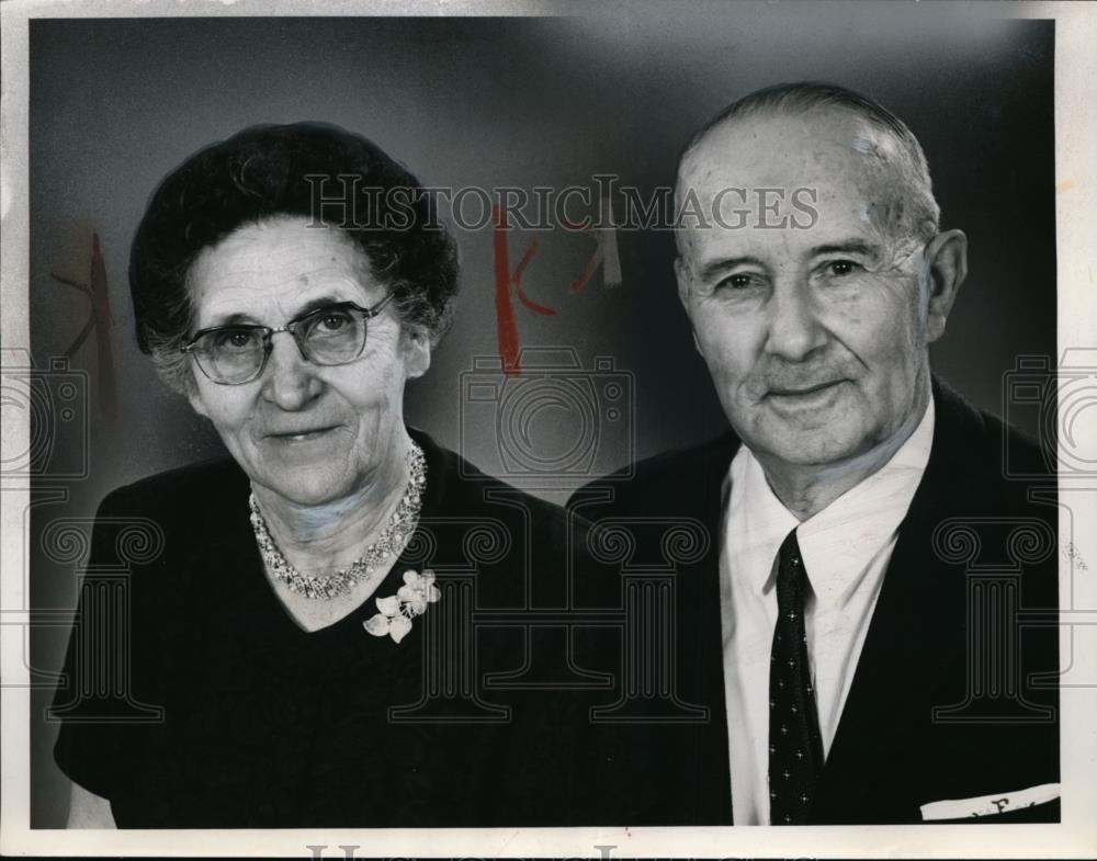 1962 Press Photo Mrs and Mrs Fred Behring celebrate 50th Wedding Anniversary - Historic Images