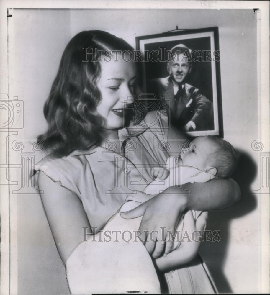 1945 Wire Photo Mrs. Mickey Rooney Jr. with her new baby - cvw06513 - Historic Images