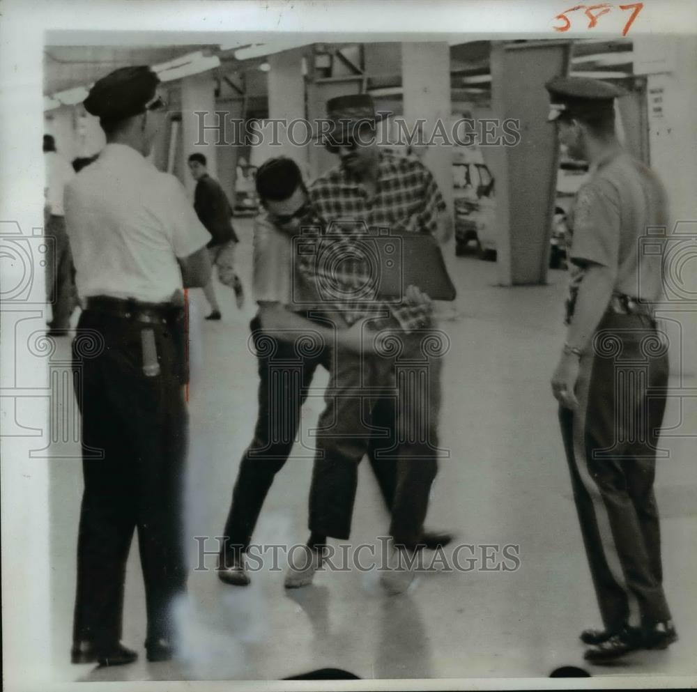 1961 Press Photo OC Jackson arrested in Miami Florida for a murder - nee85793 - Historic Images