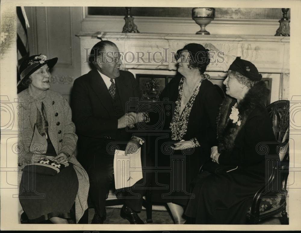 1934 Press Photo Senator Warren Austin, Mrs Ellis Yost, Mrs George Lorimore - Historic Images