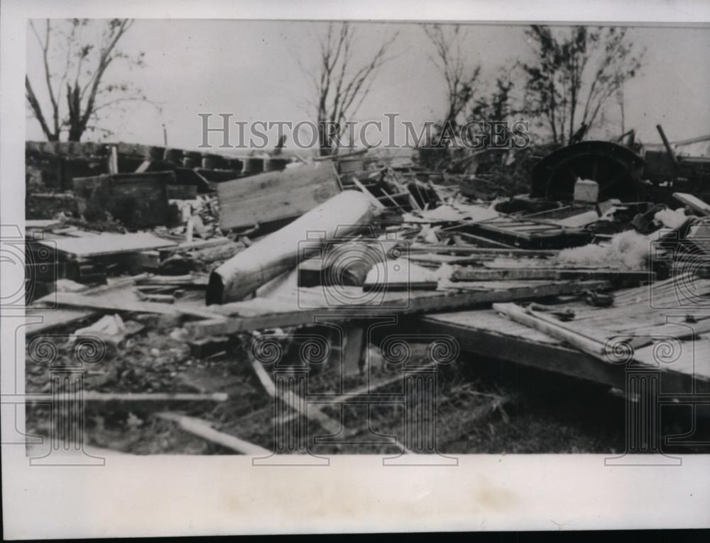 1935 Press Photo Wrecked Mill near Perth Kansas after twister hit Sumner County - Historic Images