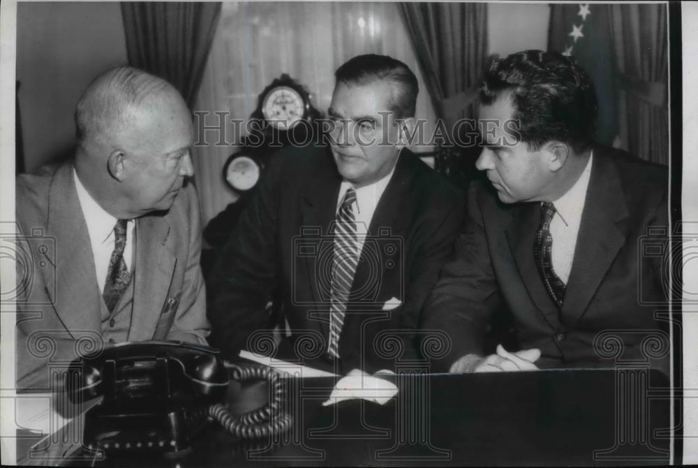 1956 Press Photo Pres. Eisenhower, Herbert Hoover and Vice-Pres. Richard Nixon. - Historic Images