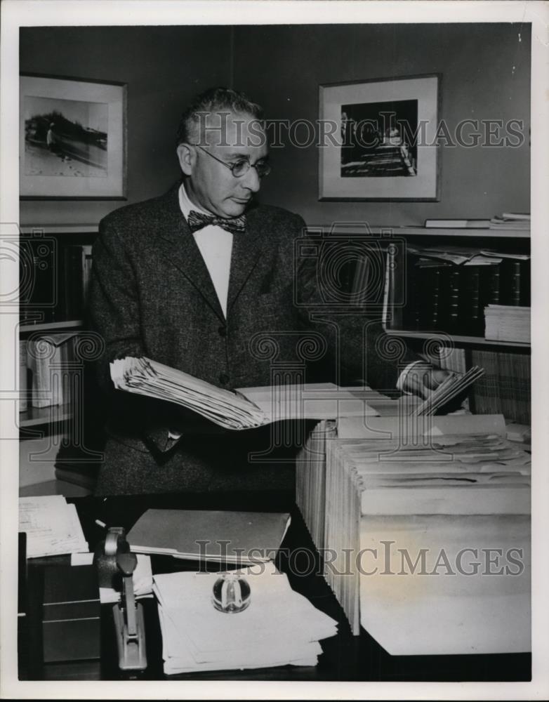1954 Press Photo Henry Sellin Director of NYU's Institute of Federal Taxation - Historic Images