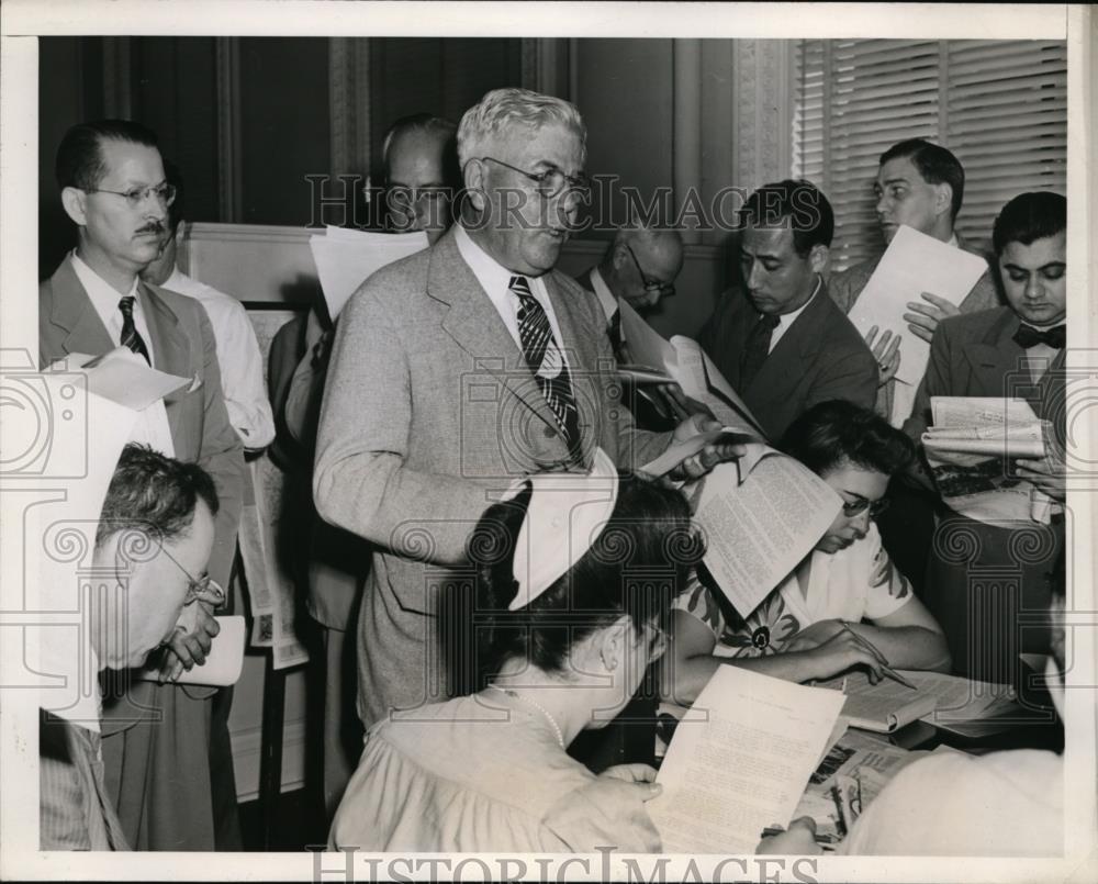 1945 Press Photo Michael McDermott tells press of Allies reply to Japan - Historic Images