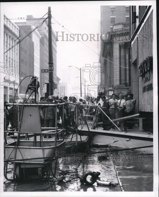 1970 Press Photo George M Privara ironworker killed when he fell from 9th floor - Historic Images
