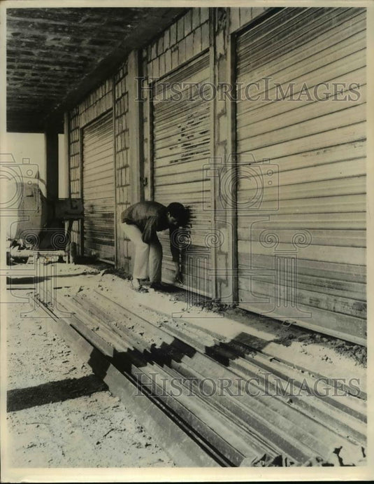 1968 Press Photo Shops at Island of Roses in Milan Italy - nee89837 - Historic Images