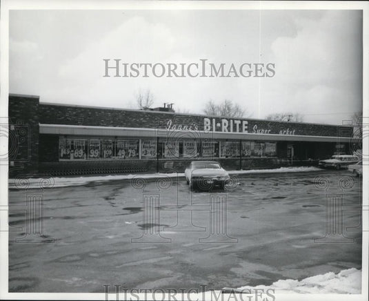 1970 Press Photo Janni's Bi-Rite Supermarket at 5360 Mayfield Rd - cva95578 - Historic Images