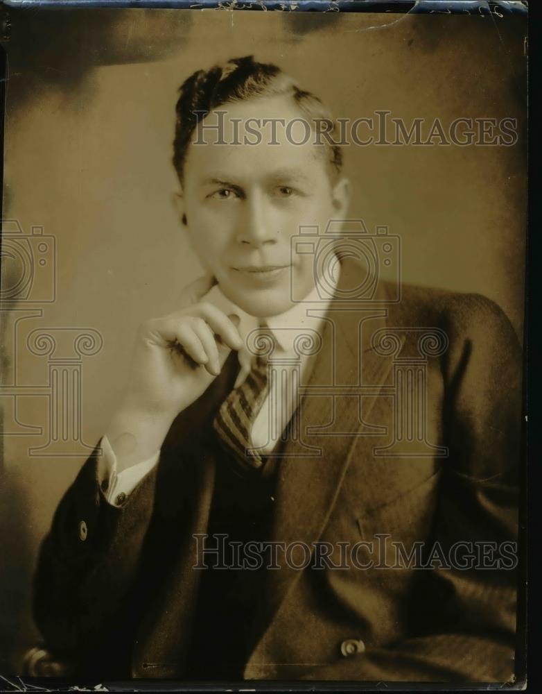 1925 Press Photo Portrait Of Laurence Stern - nee86012 - Historic Images