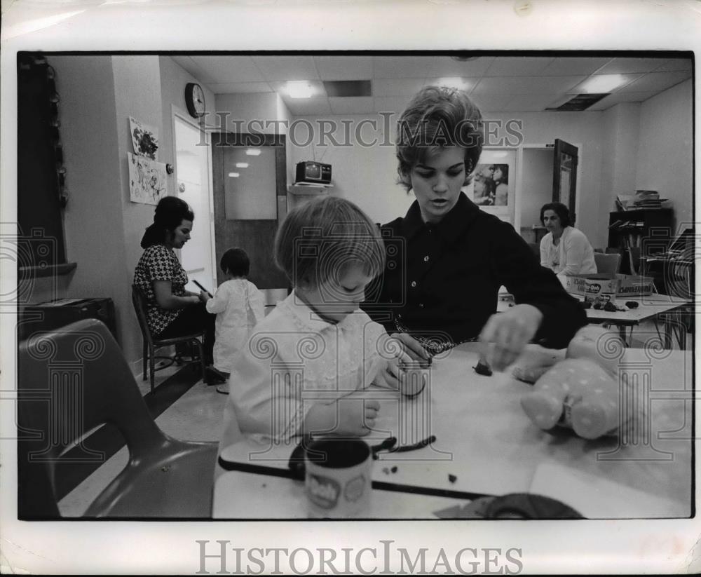 Press Photo Mrs Thomas Zupancic &amp; daughter Cindy in child&#39;s playroom - Historic Images