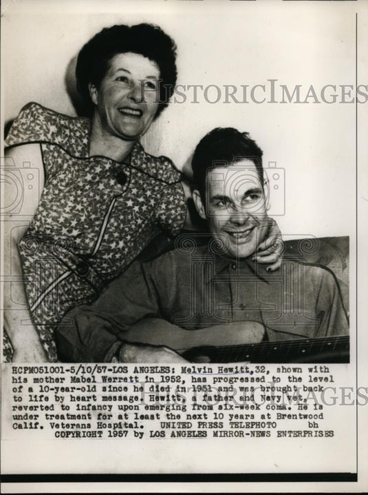 1957 Press Photo Melvin Hewitt & mom Mable Warrett died & brought back to life - Historic Images