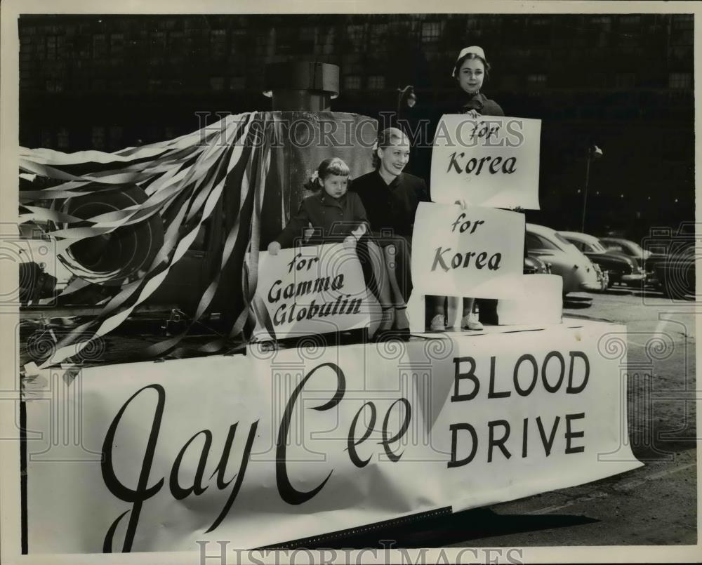 1953 Press Photo Jay Cee Blood Drive Float Parade. - nee84306 - Historic Images