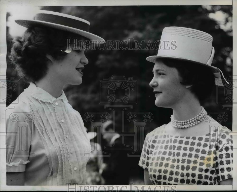 1959 Press Photo Mary McDugall &amp; Jacqueline Harris in boater hats at Eton Englan - Historic Images