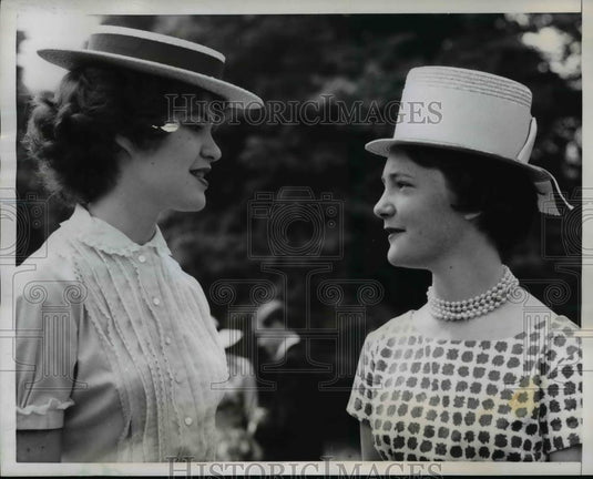 1959 Press Photo Mary McDugall & Jacqueline Harris in boater hats at Eton Englan - Historic Images