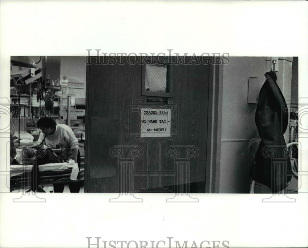 1991 Press Photo Debbie Lewis of Rainbow Baby &amp; Children Hospital. - cva91087 - Historic Images