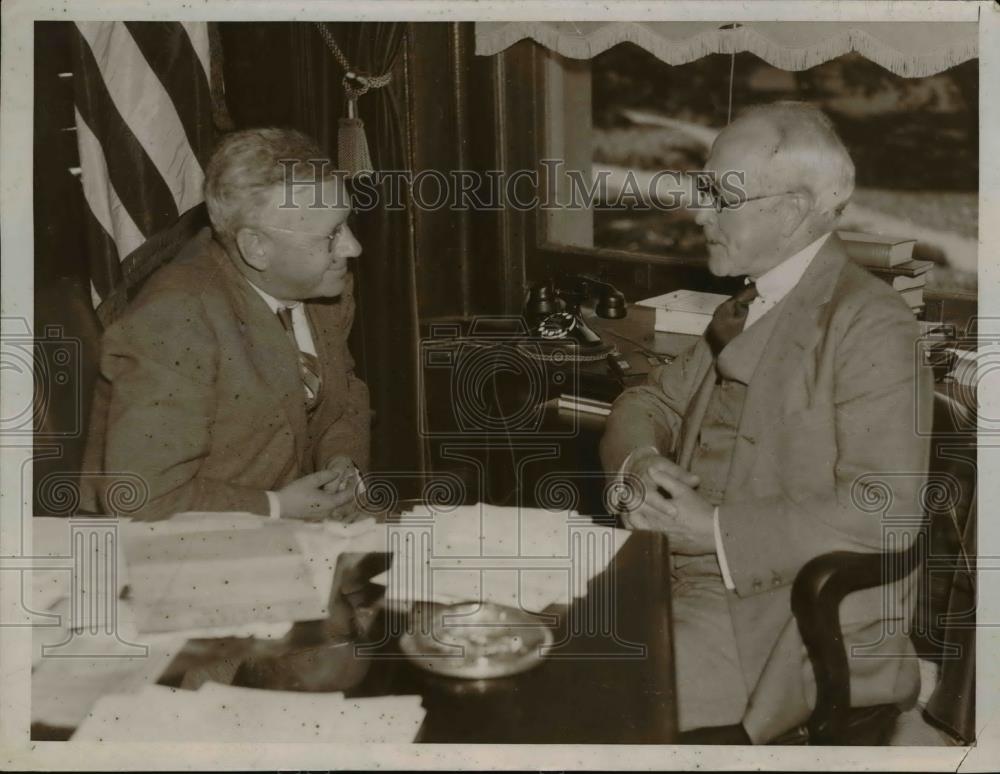 1942 Press Photo Gov. Alfred Landon of Kansas and Frederick Palmer. - nee85007 - Historic Images
