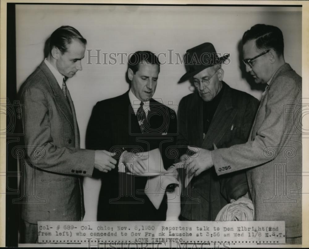 1950 Press Photo Don Elbright with reporters who conceded to Gov Frank Lausche - Historic Images