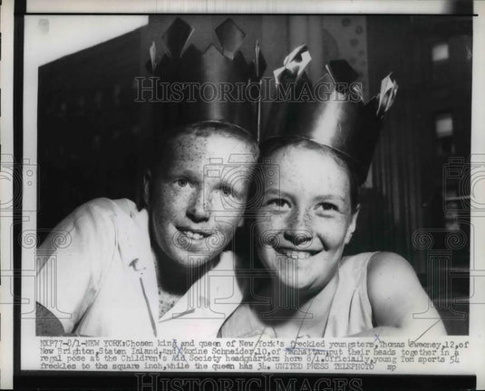1956 Press Photo NY freckled kids King & Queen Thomas Sweeney & Maxine Schneider - Historic Images
