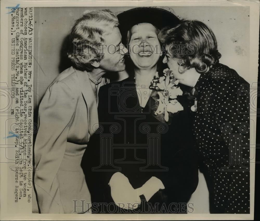 1952 Press Photo Mrs Toy Len Chin Coon American Mother of the Year in DC - Historic Images