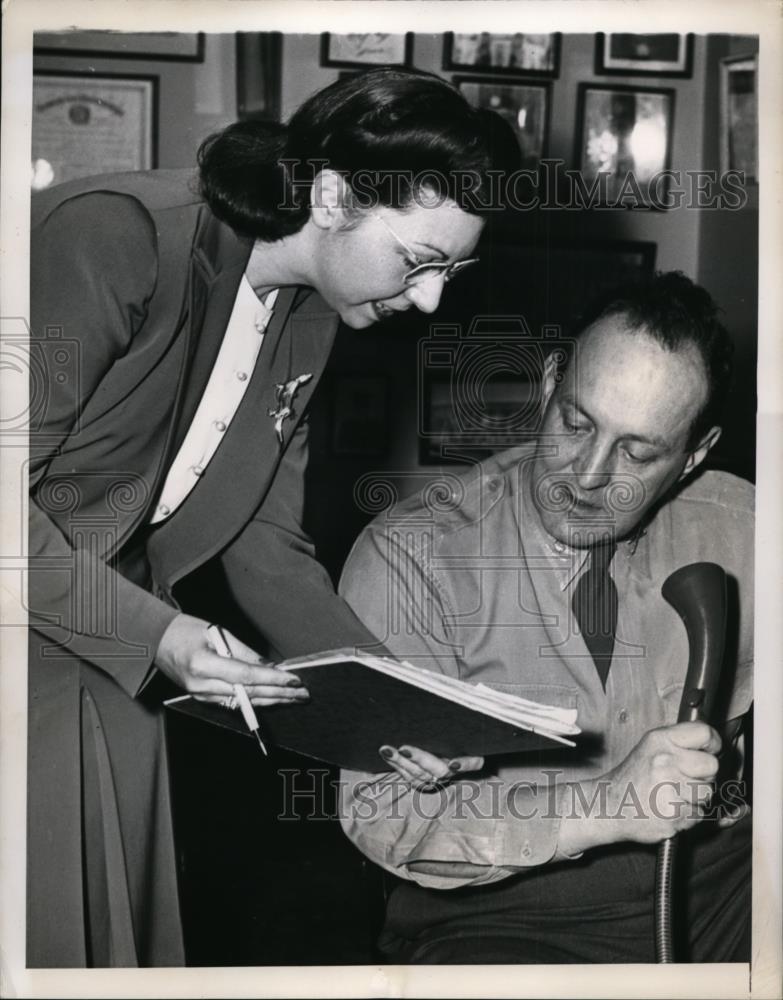 1951 Press Photo E Merl Young and Military Aide to Pres.Truman Col Harry Vaughan - Historic Images