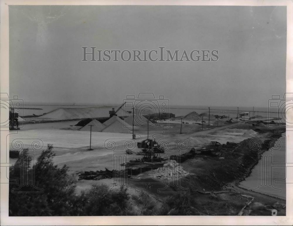 1963 Press Photo The Pinney Dock and Transport Company - cvb00984 - Historic Images