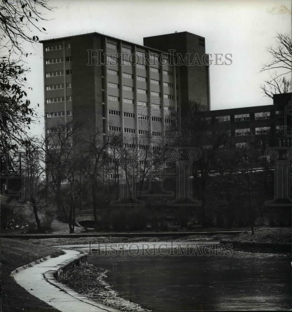 1961 Press Photo Exterior view of Mt. Sinai Hospital - cva97925 - Historic Images