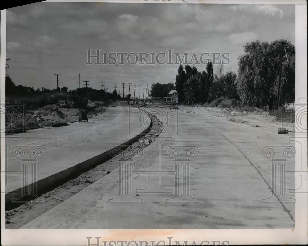 1955 Press Photo Completion on Rts.2 and 6 at the Western edge of Vermillion. - Historic Images