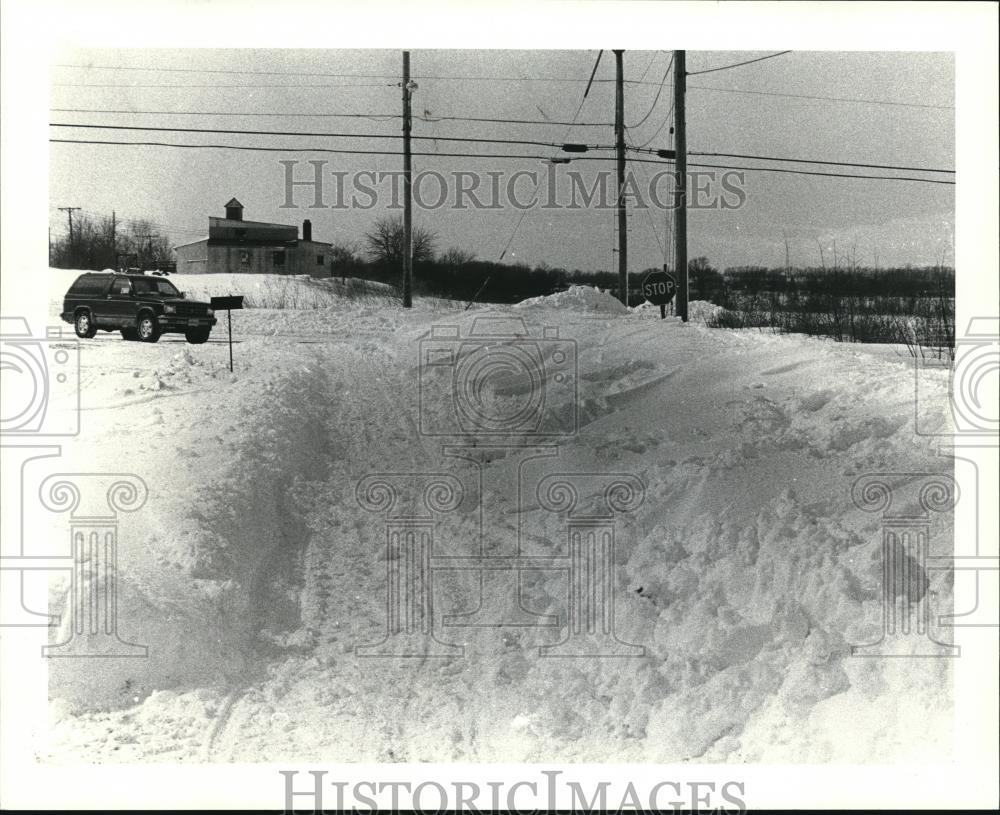 1984 Press Photo The snowy streets during Winter - cva85232 - Historic Images