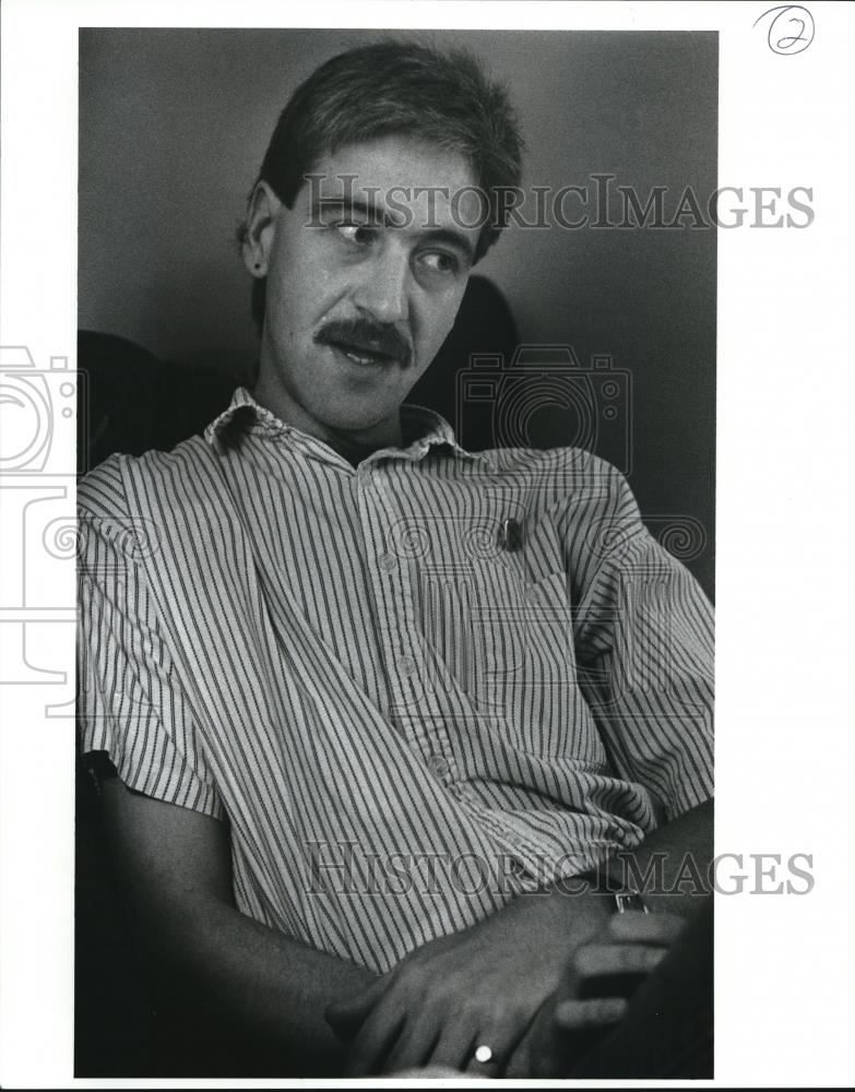 1989 Press Photo Paul Whitehurst of the Living room - cva77853 - Historic Images