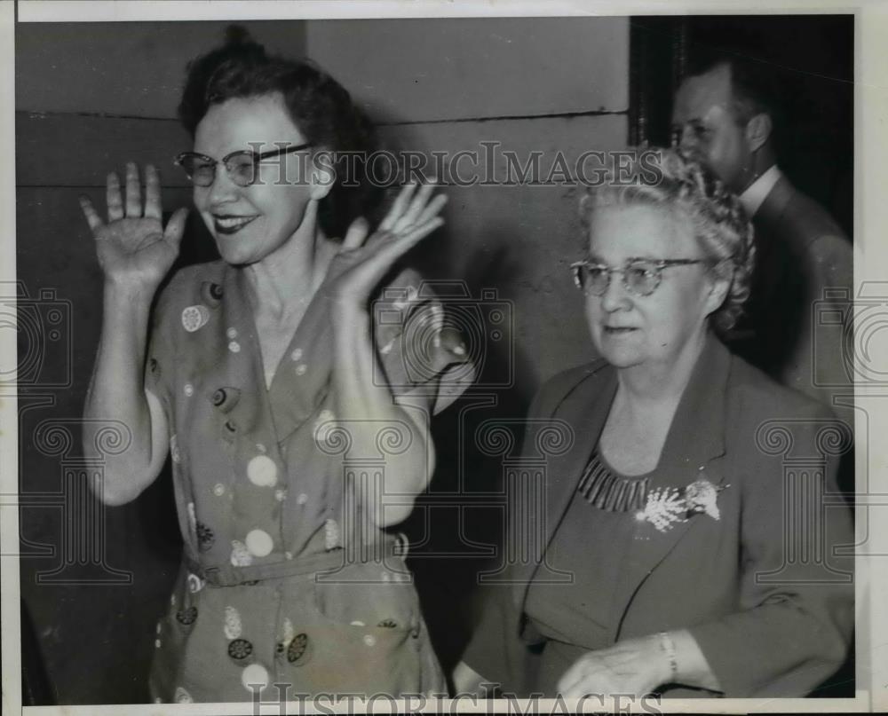 1955 Press Phot Mrs. Alma Fergerson charged in alienation of Affection - Historic Images