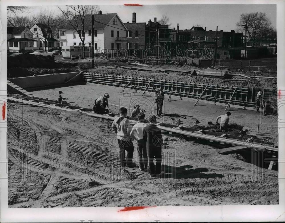 1964 Press Photo Construction Of Swimming Pool in Lake Road Playground - Historic Images