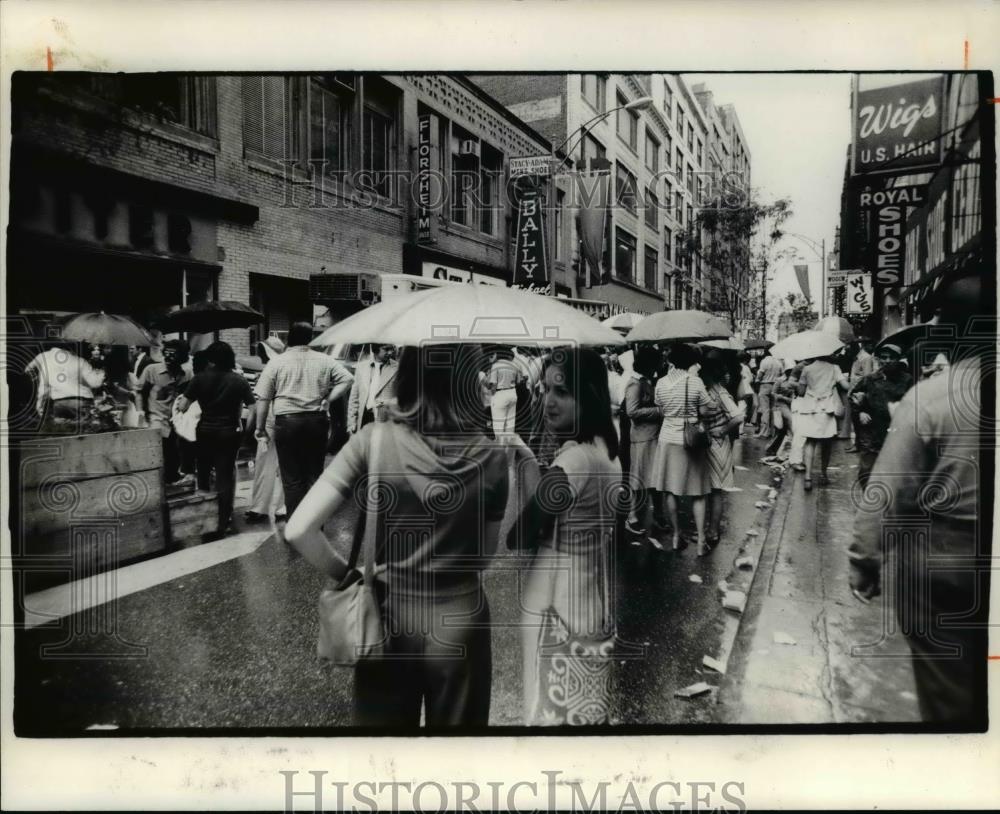 1976 Press Photo E 4th St. Market and Party in the Park - cva91360 - Historic Images