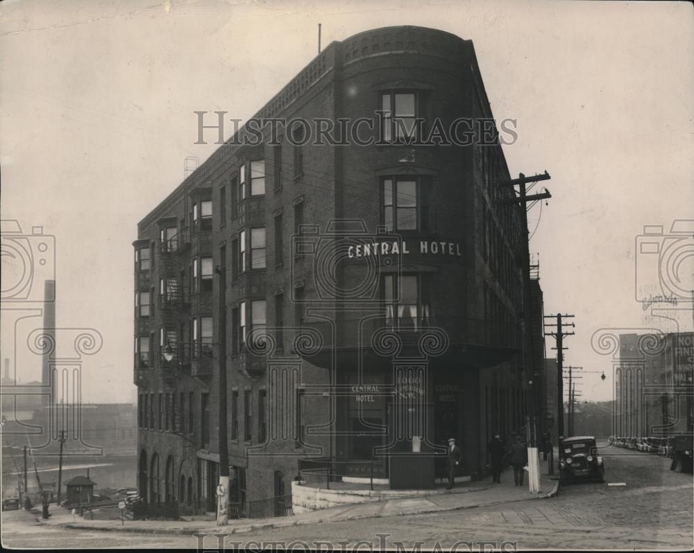 1935 Press Photo Central Hotel, haven for men and boys who have become gypsies. - Historic Images