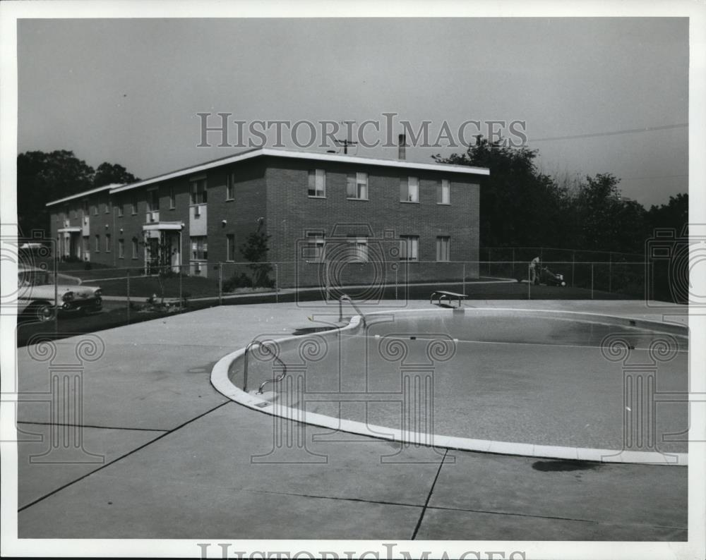 1964 Press Photo Lawnsfield Gardens Apartment in Garfield Hts - cva73571 - Historic Images