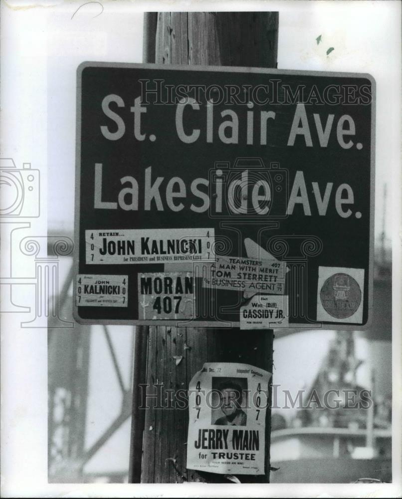 1973 Press Photo The St. Clair and Lakeside Avenue street signs - cva80663 - Historic Images