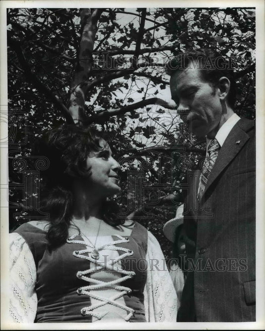 1972 Press Photo Eda Vovk & Ed Nixon at All Nations Festival - cvb02116 - Historic Images