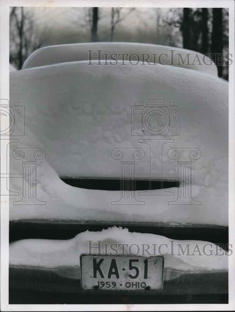 1960 Press Photo The Family Car Idle for a Day had Shoveled a Path  - cva94698 - Historic Images