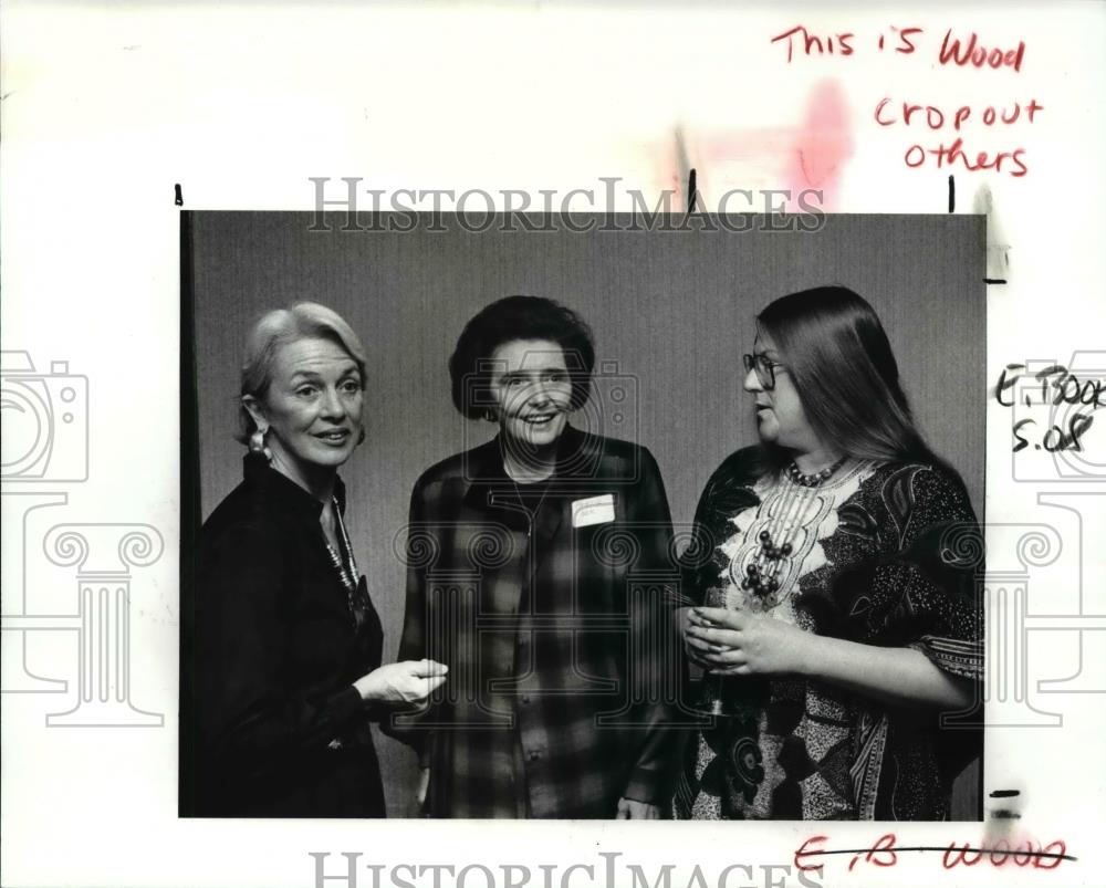 1988 Press Photo Alice Adams, Patricia Neal and Barbara Wood at the book luncheo - Historic Images