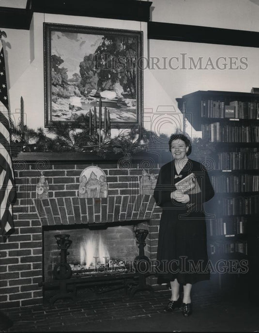 1948 Press Photo Miss Jean M. Chisholm, librarian. Painting by Frank Wilcox - Historic Images