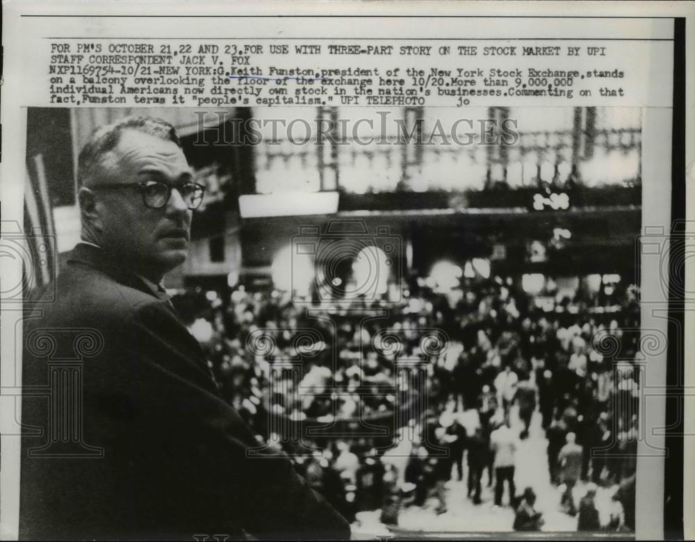 1958 Press Photo Keith Funston,Pres. of N.Y.Stocks Exchange at Stocks Balcony - Historic Images