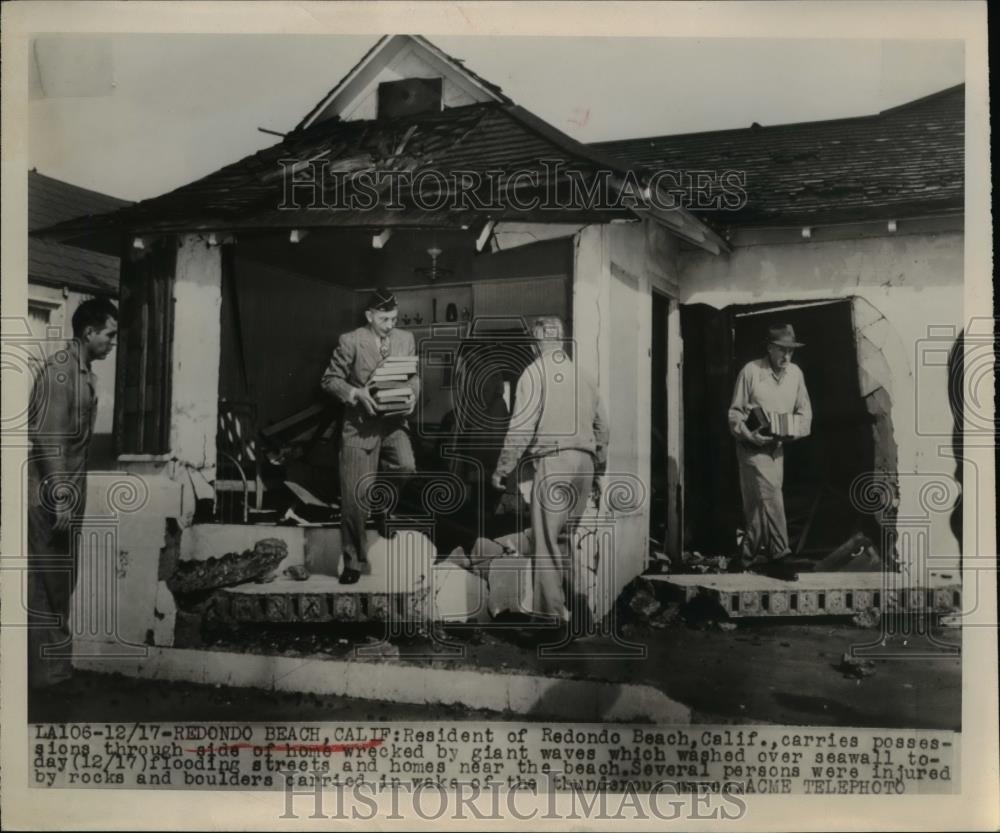 1948 Press Photo Wrecked House by Giant waves over seawal flooding at Redondo. - Historic Images